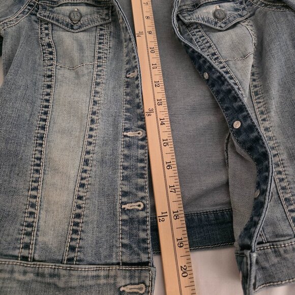 Women's Bootlegger Jeans Jacket, size Medium. - Picture 3 of 8